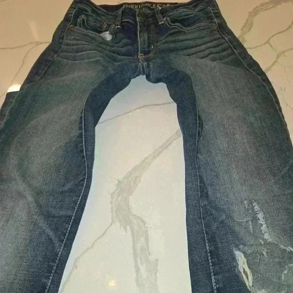American Eagle Outfitters Womens Straight Super Stretch Distressed Jeans Size 2 - Picture 7 of 11